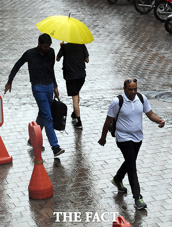 목요일인 23일은 전국에 강하고 많은 비가 내리겠다. /이새롬 기자