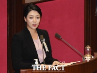 [TF포토] 법무부 장관 탄핵소추안 제안설명하는 배현진