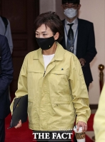 [TF포토] 한국판 뉴딜 관계장관회의 참석하는 김현미