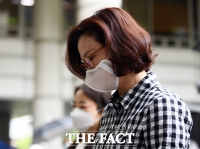 [TF포토] 고개숙이며 법원 향하는 정경심