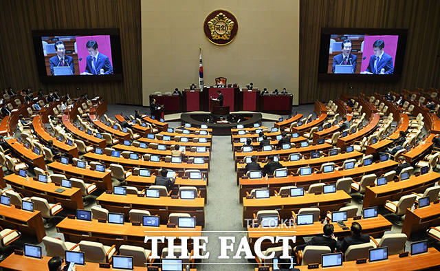 교육·사회·문화에 관한 대정부질문이 24일 오후 서울 여의도 국회에서 열린 가운데 의원들의 좌석이 많이 비어있다. / 국회=배정한 기자