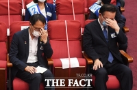 [TF포토] 박주민-김부겸, '당대표 후보의 고민'