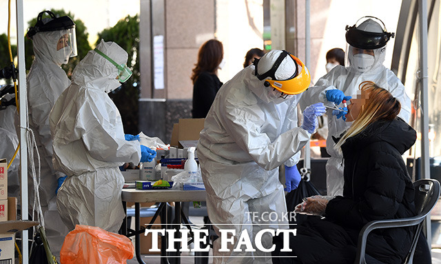 서울 동대문구는 25일 청량리동에 사는 A씨가 코로나19 확진 판정돼 서울의료원에 입원 조치됐다고 밝혔다. 사진은 기사 내용과 상관없음./임영무 기자