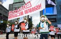 [TF포토] 신촌 일대 행진하는 자주통일선봉대