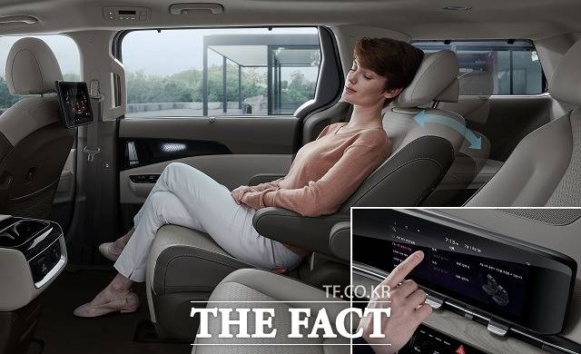 4세대 카니발에는 내비게이션 설정 화면을 통해 2열 시트 조절이 가능한 내비게이션 연동 2열 파워 리클라이닝 시트 등 첨단 편의사양이 대거 적용됐다. /기아차 제공