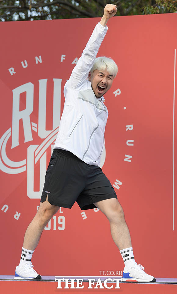 방송인 노홍철(41)이 최근 불거진 자신의 결혼설에 대해 직접 부인했다. /김세정 기자