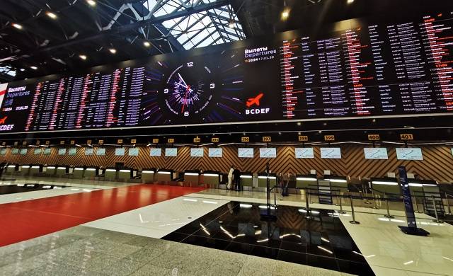 LG전자가 최근 모스크바 셰레메티예보 국제공항 C터미널의 항공운항정보표출시스템에 들어가는 대형 LED 사이니지를 비롯해 상업용 디스플레이를 대거 공급했다고 29일 밝혔다. /LG전자 제공