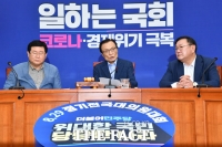 [TF포토] 최고위원회의 주재하는 이해찬