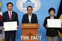 [TF포토] 긴급 기자회견 갖는 김도읍