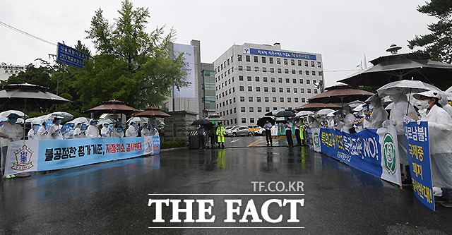 국제중학교 재지정에 탈락한 서울 대원국제중학교와 영훈국제중학교 학부모들이 지난 6월 24일 서울 종로구 서울시교육청 앞에서 국제중 폐지 반대 촉구 집회를 하고 있다. /이새롬 기자.