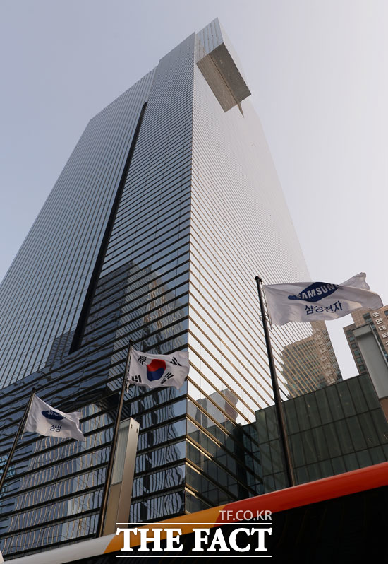 삼성전자는 연결 기준 올해 2분기 영업이익 8조1463억 원을 기록했다고 30일 밝혔다. 이는 전년 동기 대비 23.5% 늘어난 수치다. /더팩트 DB