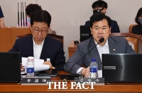 [TF포토] 질의하는 김승수 미래통합당 의원