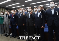 [TF포토] 구호 외치는 미래통합당