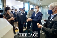  [TF확대경] '문화 행보' 文대통령, 코로나 속 휴가철 '무언 당부'