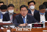 [TF포토] 답변하는 박양우 장관