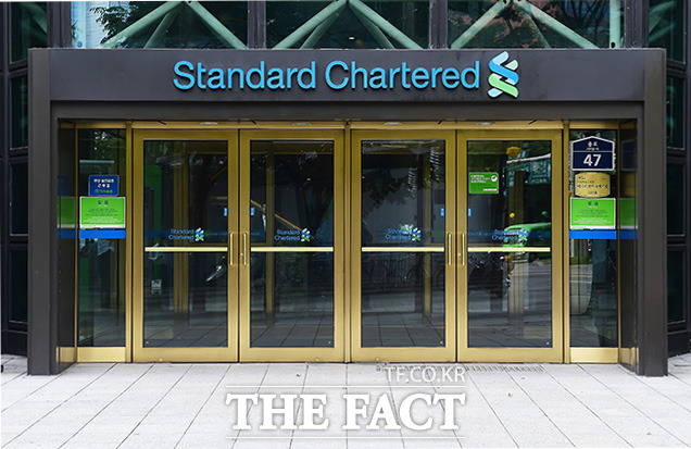 지난해 기준 SC제일은행의 정규직 근로자 4204명 중 22.35%(940명)는 이른바 중규직이라고 불리는 무기계약직 근로자로 나타났다. /더팩트DB