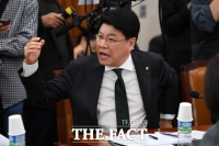  추미애 '신천지 공격, 우연의 일치?'…장제원 '재미있는 음모론 소설'