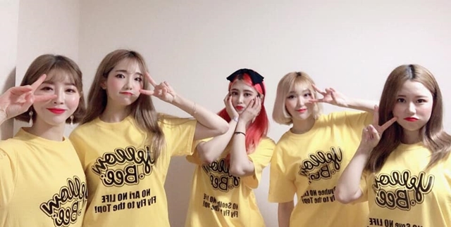걸그룹 옐로비 해체 이유를 놓고 소속사와 멤버가 진실 공방을 벌이고 있다. 사진은 소속사 에딕션엔터테인먼트의 공식 페이스북 계정에 올라온 옐로비의 모습. /페이스북