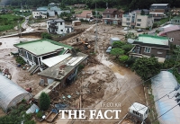 [TF포토] 산사태로 엉망이 되버린 안성 죽산면