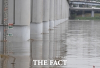  전국 고속도로, 호우로 곳곳 정체…낙석·토사 피해 속출