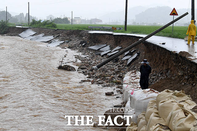 SPC그룹이 폭우로 피해를 입은 경기도와 충청북도 지역에 SPC삼립 빵과 생수 각 1만 개씩 총 2만 개를 전달하기로 했다. /남용희 기자