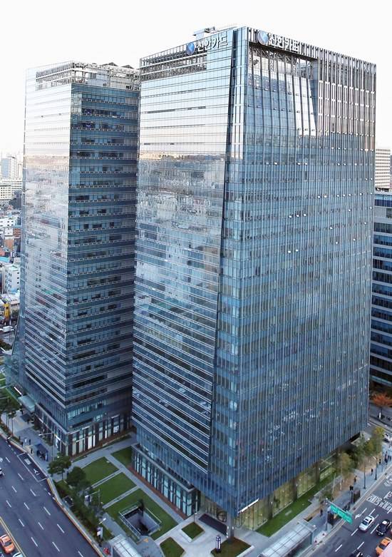 신한카드는 과학기술정보통신부가 주관하는 2020년도 마이데이터 실증 서비스 지원사업에 소상공인 분야의 실증사업자로 선정됐다고 3일 밝혔다. /신한카드 제공