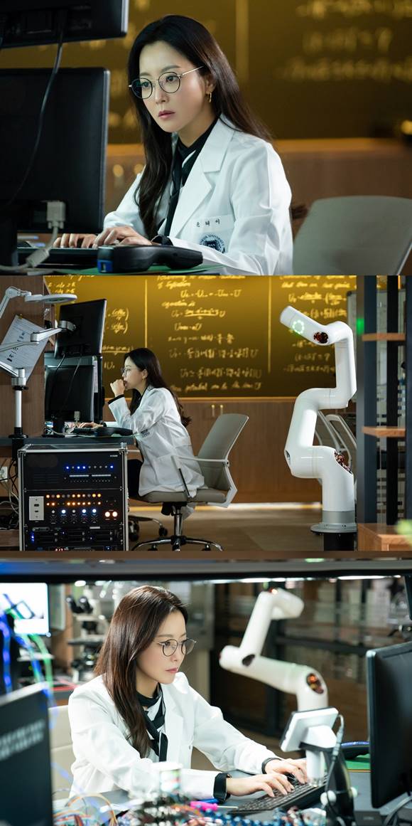 배우 김희선이 앨리스에서 영재이자 천재 과학자 윤태이 역을 맡아 열연할 예정이다. /SBS 제공