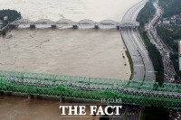 [TF포토] 흙탕물로 변한 한강