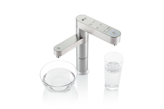 LG전자는 지난 6월 말 출시한 LG 퓨리케어 듀얼 정수기가 출시 한 달여 만에 판매량이 1만 대를 넘어섰다고 5일 밝혔다. /LG전자 제공