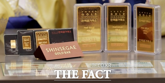 국제 금값이 4일 사상 처음으로 온스당 2000달러를 넘어섰다. /더팩트 DB