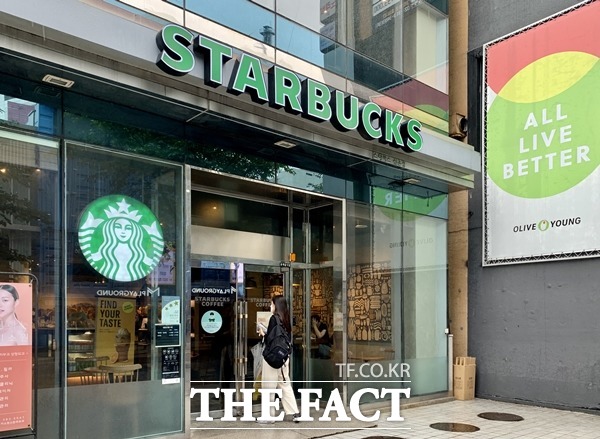 스타벅스가 스타벅스 리스타트 프로그램을 통해 중장년층 창업과 취업을 지원한다. /이민주 기자