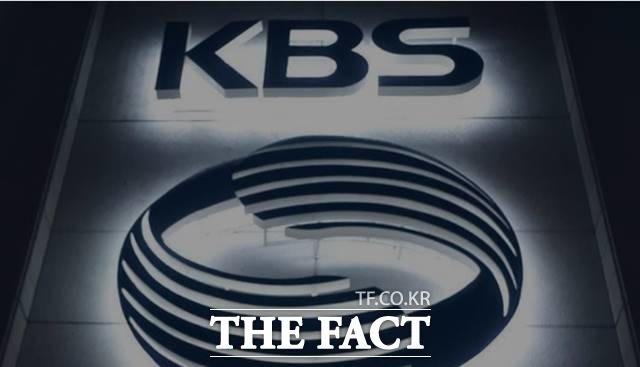 경찰이 KBS 라디오 스튜디오 유리창을 곡괭이로 내리친 40대 남성을 놓고 구속영장을 신청했다./더팩트 DB