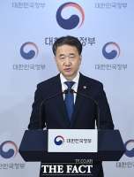 [TF포토] '전공의 집단휴진' 관련 담화문 발표하는 박능후 장관