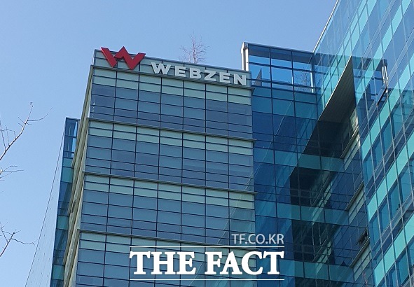 웹젠은 올해 상반기 매출 945억 원, 영업이익 259억 원, 당기순이익 216억 원을 기록했다. /더팩트 DB