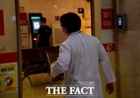 [TF포토] '분주한 의료진'