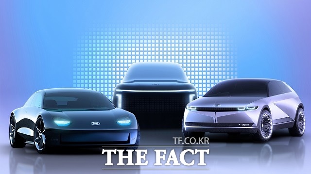 현대자동차가 순수 전기차 브랜드 아이오닉을 론칭하고 오는 2024년까지 3종의 전용 전기차 라인업을 출시하겠다고 10일 밝혔다. /현대차 제공