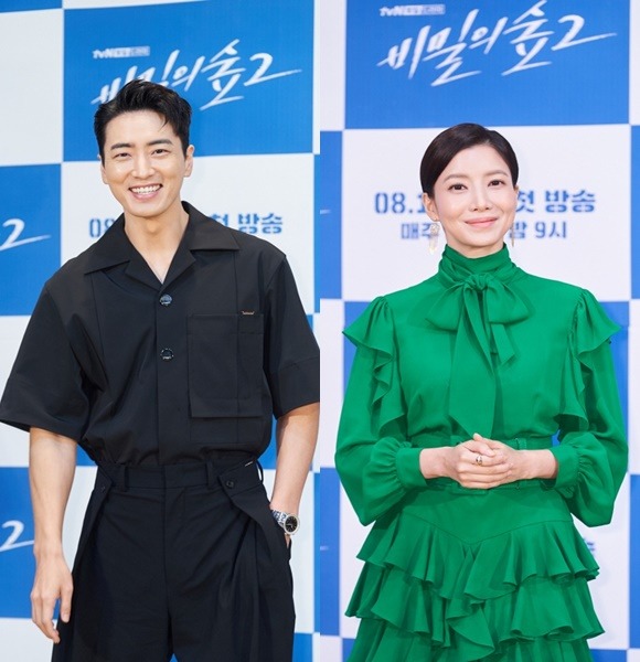 서동재 역의 이준혁(왼쪽), 이연재 역의 윤세아도 두 번째 시즌을 통해 재회한다. /tvN 제공