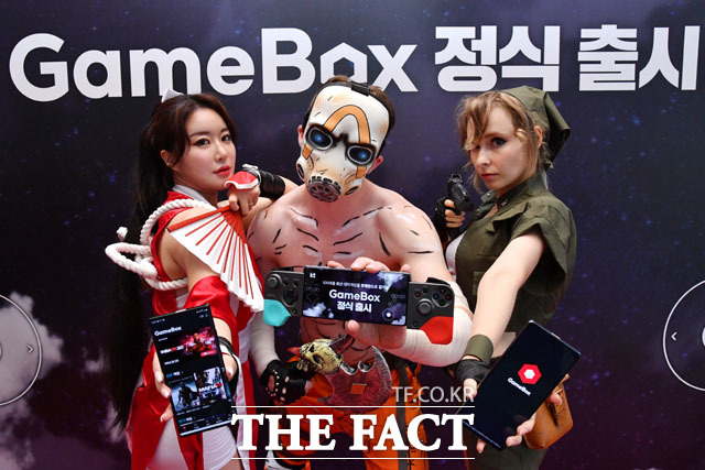 12일 오전 게임 캐릭터 복장을 한 KT의 모델들이 서울 종로구 KT스퀘어에서 스트리밍 게임 서비스 게임박스를 선보이고 있다. /남윤호 기자