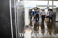 [TF포토] 침수된 이길리 마을 찾은 이해찬 대표