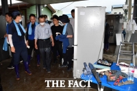 [TF포토] 철원 이길리 마을 찾은 이해찬