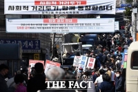  文대통령 '국민 안전 엄중, 교회 방역 강화하라'