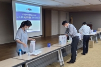  유한양행, 노령·저소득 국가유공자에 '안티푸라민 꾸러미' 전달