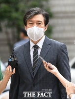 [TF포토] 취재진 질의에 답하는 조국 전 장관