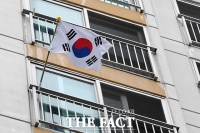 [TF포토] 광복절 75주년 맞아 휘날리는 태극기