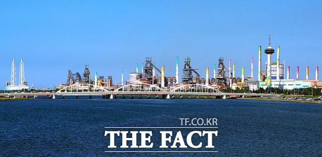 포항제철소가 생산현장에 지능형 프로세스 자동화(IPA, Intelligent Process Automation)을 도입해 직원들의 업무여건을 개선하고 있다. 사진은 포항제철소 전경/포항=김달년기자