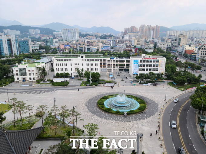 이병훈 의원(더불어민주당 광주 동남 을)이 13일 아시아문화전당 정부 상설기관화가 주요 내용인 아특법 개정안 2호를 발의했으나 문화중심도시 추진 핵심 국가기구인 조성위원회 및 광주광역시와의 협의를 거치지않은 것으로 알려지면서 논란이 일고 있다. 사진은 아시아문화전당 전경./광주=박호재 기자