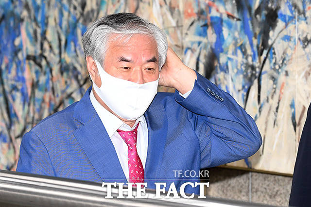 전광훈 목사를 담임으로 둔 사랑제일교회가 교회건물 강제철거를 막아달라는 집행정지 신청을 법원에 연이어 내고 있다./남용희 기자