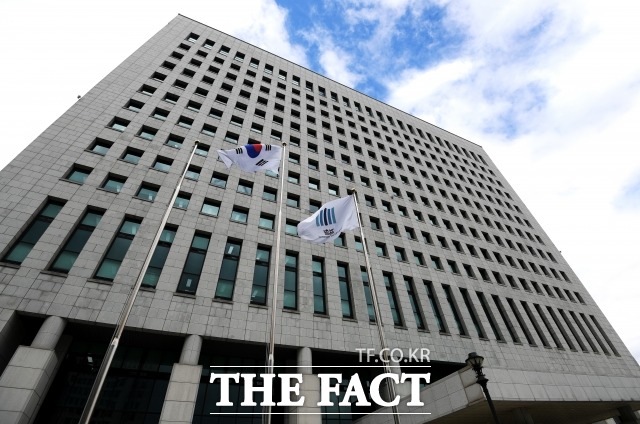 대검은 수사지휘부가 대폭 축소되면서 범죄 대응 역량이 줄어들 수 있다는 우려와 함께 중간간부급 검사들을 일선에 투입하는 방안을 대안으로 제시한 것으로 알려졌다./이선화 기자