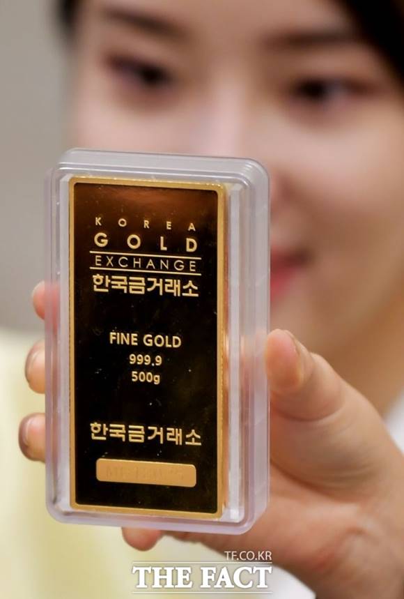 국제 금값이 온스당 2000달러 선을 회복했다. /이덕인 기자