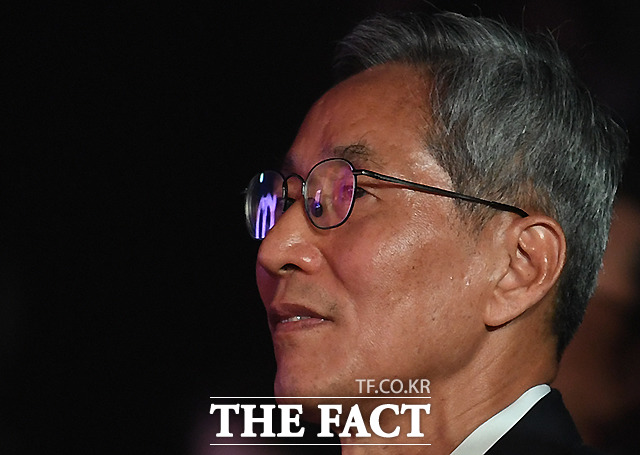 KB금융그룹 노동조합협의회에 따르면 지난 12일 소속 조합원을 대상으로 긴급 설문조사를 진행한 결과 응답자의 79.5%가 윤종규 회장의 3연임을 반대했다. /더팩트 DB